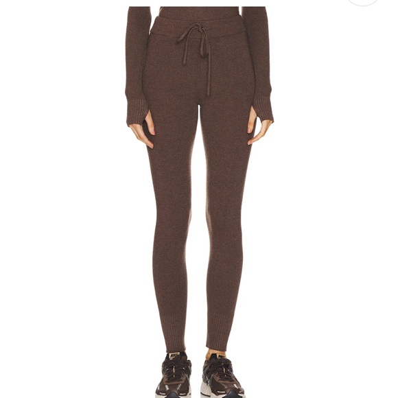 Revolve Knit Set - Picture 10 of 12